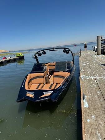 BOAT UPHOLSTERYp - marine services